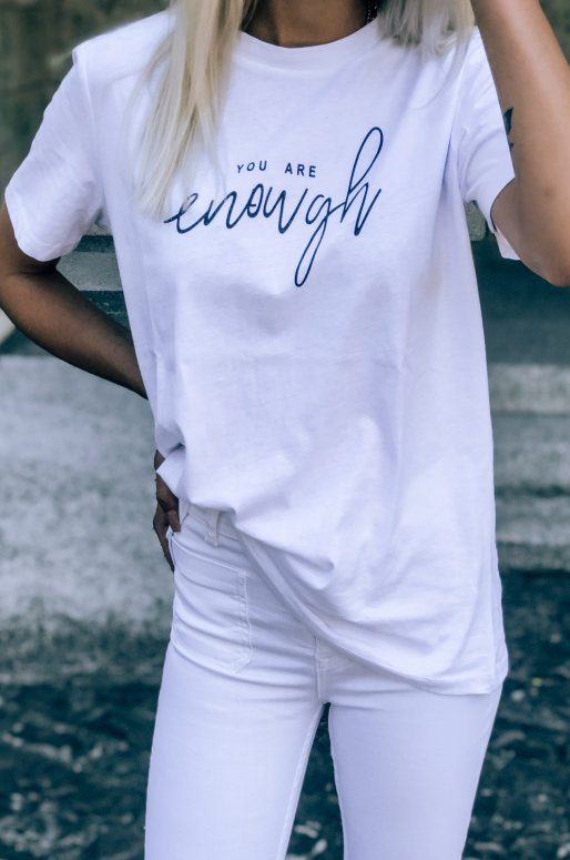 T-shirt blanc avec inscription You are enough