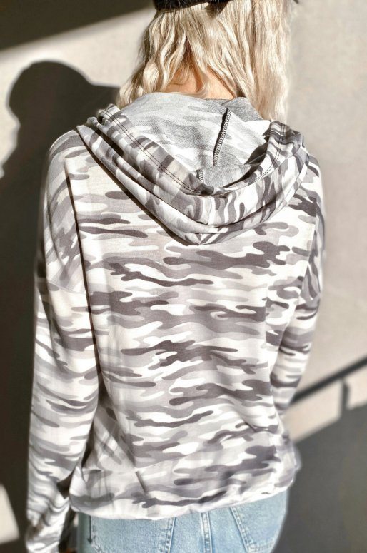 Top manches longues à capuche, imprimé camouflage gris