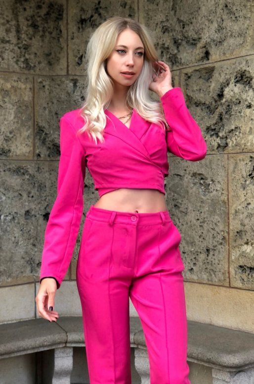 Ensemble pantalon et haut assorti de couleur rose