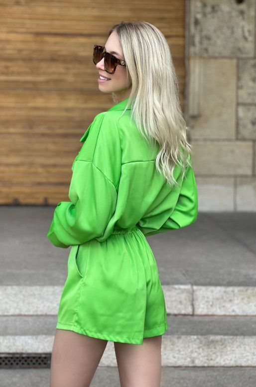 Ensemble short et chemise de couleur vert flashy