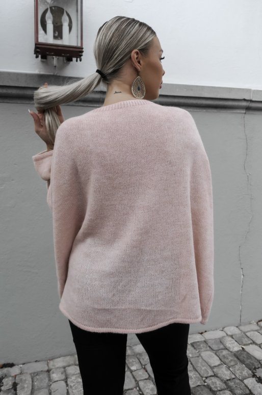 Pull en laine de couleur rose clair
