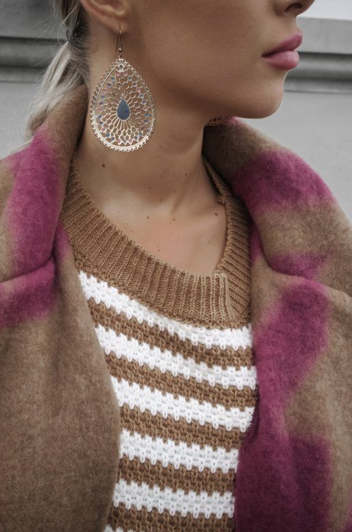 Manteau en laine de couleur camel et rose