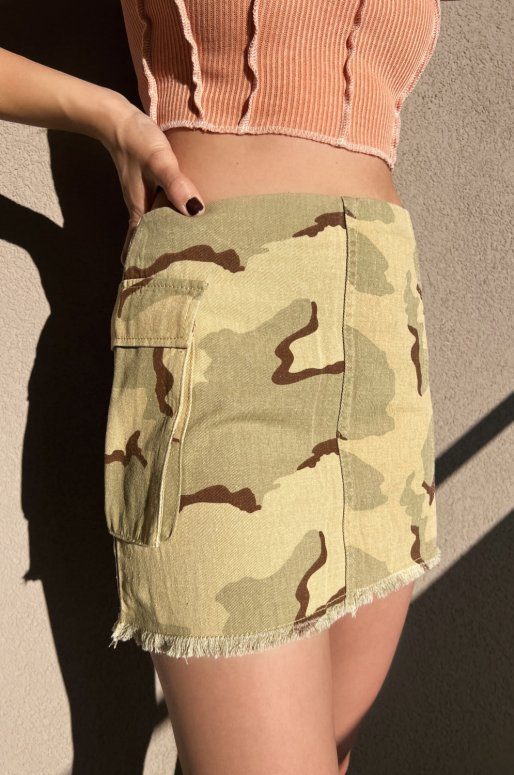 Mini jupe taille haute imprimé camouflage de couleur kaki