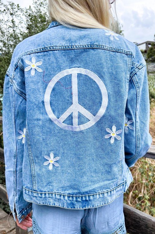 Veste en jean avec broderie peace and love