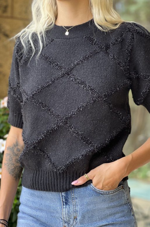 Pull manches courtes de couleur noir en tricot