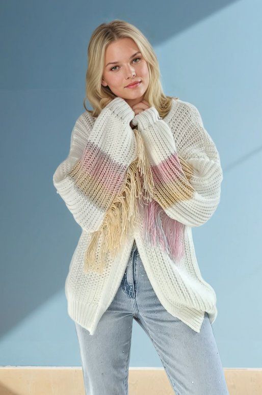 Cardigan en maille de couleur beige avec franges